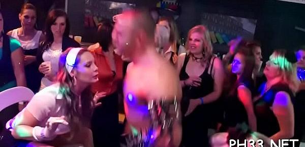  Dripping pussy on the dance floor